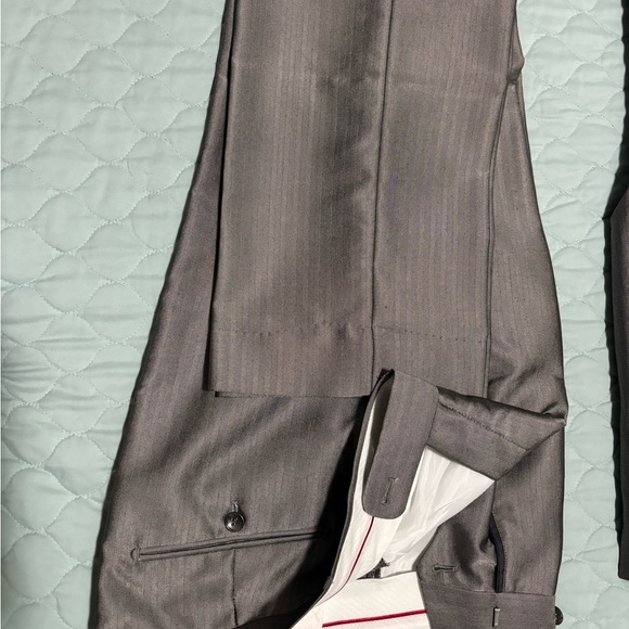 3 piece grey formal suit. - Picture 4 of 7